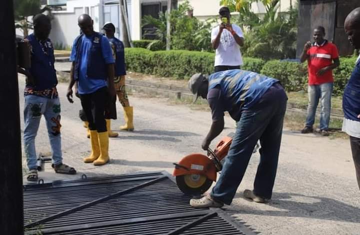 Lagos Government Begins Removal of Inner Gates in Lekki