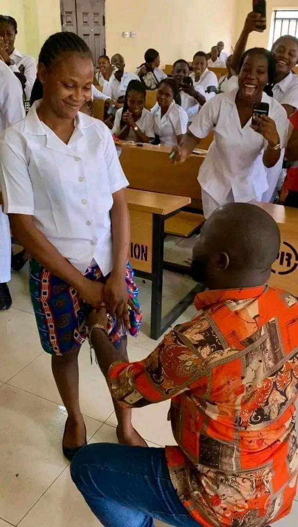 Nigeria Lecturer Proposes to His Female Student Inside Classroom On Valentine