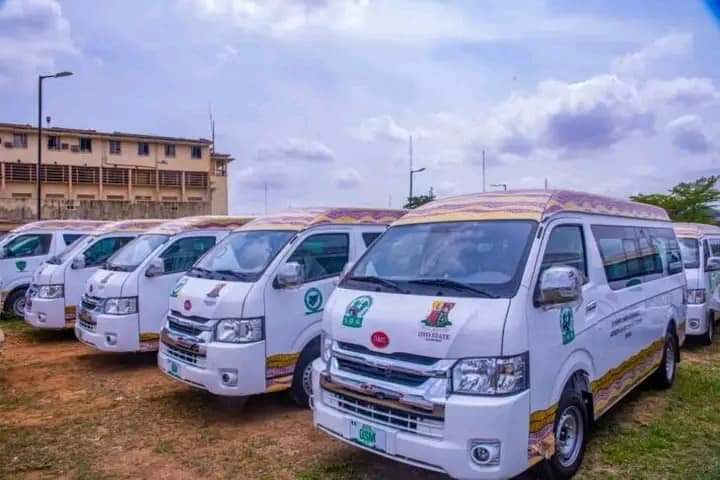 Gov Makinde Presents 28 Buses to Students Unions, Approves Bursary Payment To Ease Economic Woes