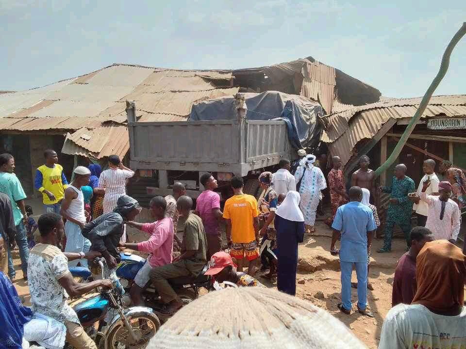 Residents Narrowly Escape Death as Trailer Crashed Into Residential Building Oyo news