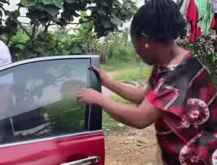 Woman Rejected Christmas Car Gift from Her 200L Student with No Source